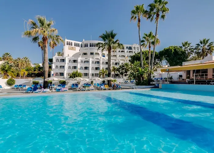 Monica Isabel Club Otel 3*