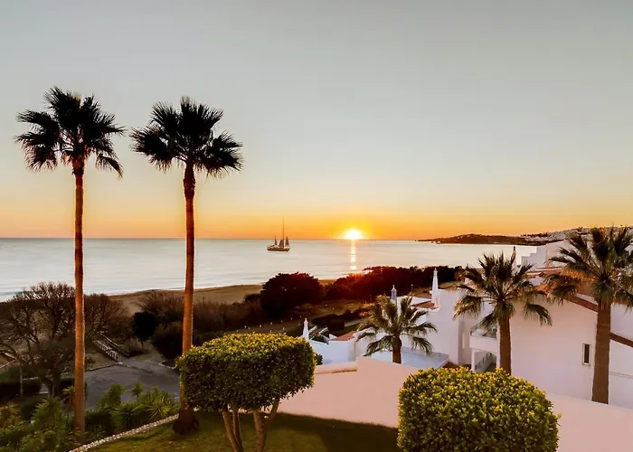 Monica Isabel Club Otel 3*