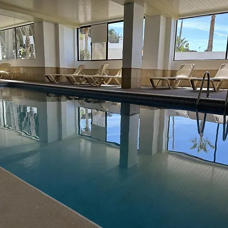 Monica Isabel Club מלון